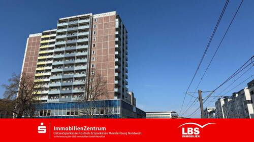 Frontansicht - Mit Blick über Rostock - 120.000,00&nbsp;EUR Kaufpreis, ca.&nbsp; 42,50&nbsp;m&sup2;&nbsp;Wohnfl&auml;che