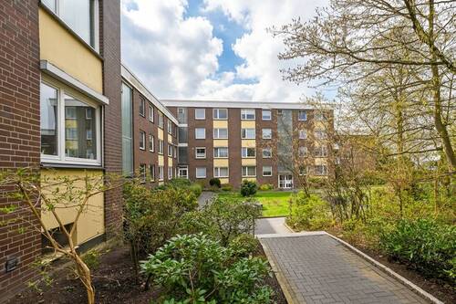 Front2 - Moderne, sanierte 3 Zimmer Wohnung mit Tiefgarage und Balkon in guter Lage von Oststeinbek