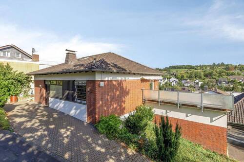 Hauseingang - Haus mit Traumblick in Wachtberg-Niederbachem