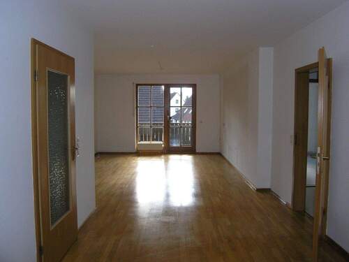 Großzügiges Wohn-Esszimmer - Gepflegte 3-Zimmer-Eigentumswohnung mit Süd-Balkon und Garage