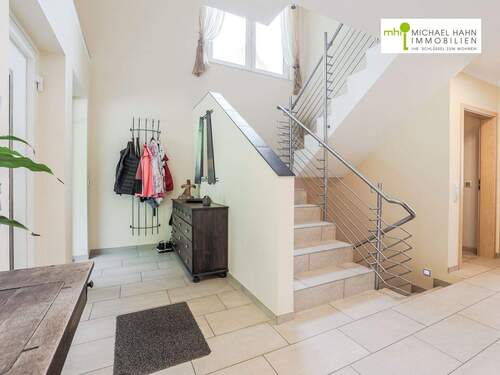 Eingangsbereich - 6 Zimmer Einfamilienhaus zum Kaufen in Much / Niederheimbach