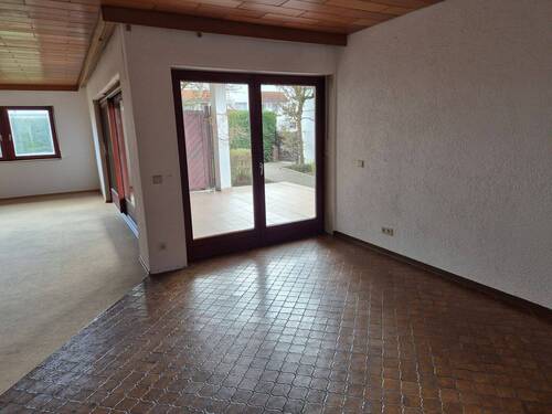 Wohnzimmer-Ansicht 2.jpg - 5 Zimmer Doppelhaushälfte in Wettstetten