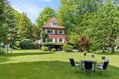 Haus und Garten alles liebevoll gepflegt - 