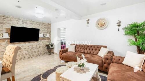 Wohnzimmer 2 - Ideal für Familien! Teilvermietetes Mehrfamilienhaus in begehrter Lage von Mainz