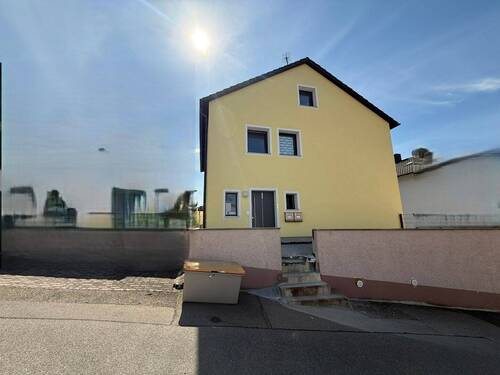 Gebäudeansicht - 1 Zimmer Mehrfamilienhaus, Wohnhaus zum Kaufen in Schwandorf