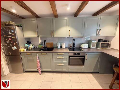 Küche mit moderner Einbauküche - 