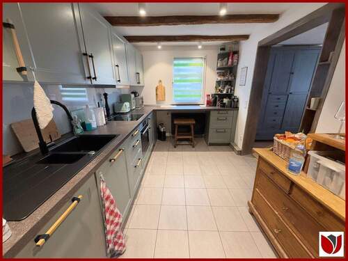 Küche mit Zugang zum Esszimmer - 