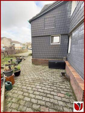 Kleine Terrasse am Haus - 