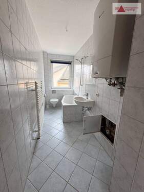 Badezimmer - Etagenwohnung mit 49,00 m&sup2; in Lößnitz zur Miete