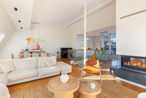 Offener Wohn-/Essbereich - Loftartige 4-Zimmer-Dachgeschoss-Maisonette nahe dem Soho House mit Blick auf den Fernsehturm!