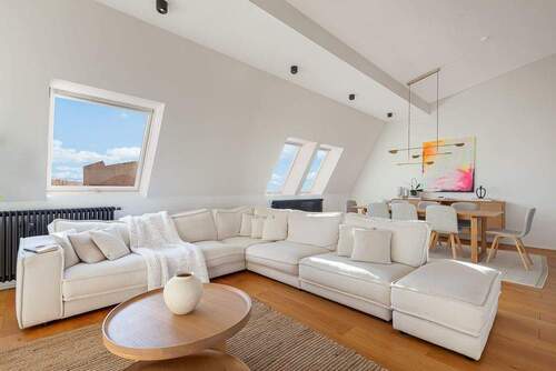 Gemütlicher Wohnbereich - 4 Zimmer Etagenwohnung in Berlin