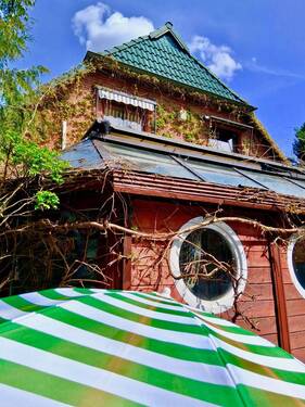 Blick - Courtagefrei - FRIESENHAUS - Bus und S Bahn Krupunder in ein paar Gehminuten - 277 m2 WflNfl.