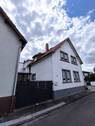 Haus und Einfahrt - 7 Zimmer Mehrfamilienhaus, Wohnhaus zum Kaufen in Kelsterbach