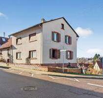 Kernsanierungsbedürftiges Wohnhaus mit Scheune und Ausbaupotenzial in Karlsbad-Auerbach - Karlsbad / Auerbach