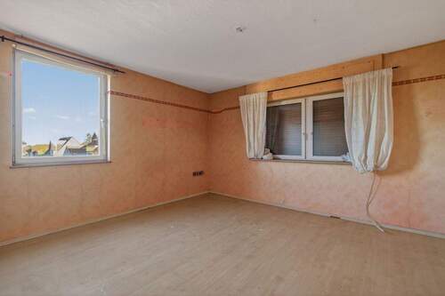 Zimmer 1 - Mehrfamilienhaus, Wohnhaus mit 153,00 m&sup2; in Karlsbad / Auerbach zum Kaufen