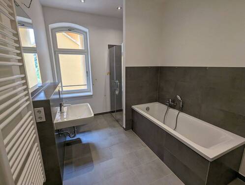 Badezimmer - Moderne 3-Zimmer-Wohnung oder ihre Möglichkeit für ein Geschäft im Zentrum von Borna