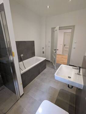 Badezimmer - Etagenwohnung mit 75,00 m&sup2; in Borna zur Miete