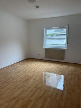 Wohnzimmer - 2 Zimmer Etagenwohnung zur Miete in Nürnberg