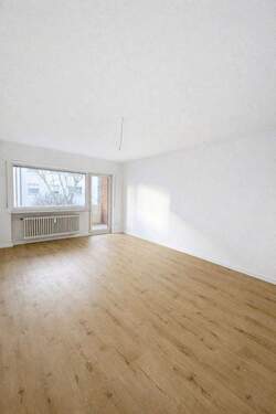 Wohnzimmer - ERSTBEZUG - hochwertig kernsanierte 2-Zimmer-Wohnung in ruhiger Lage