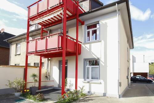 Titel - UPGRADE ! Gutbürgerliches Dreifamilienhaus in urbaner City Lage -Top gepflegt & sicher vermietet