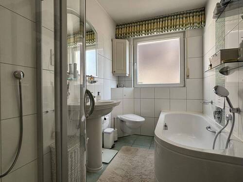 Badezimmer EG - 8 Zimmer Mehrfamilienhaus, Wohnhaus in Düsseldorf