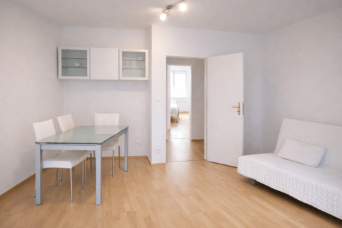 Wohnzimmer - Erstbezug nach Sanierung: Helle 2-Zimmer-Wohnung im 2.OG mit Balkon & Aufzug in Wilmersdorf