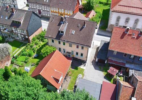 Hausansicht - Wohnen, Vermieten, Genießen - Fachwerkhaus mit Naturgrundstück