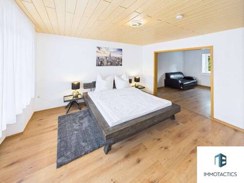 Schlafzimmer 1.OG Haupthaus - 9 Zimmer Mehrfamilienhaus, Wohnhaus in Hoppstädten