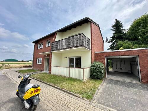 Hausansicht Vorderseite - 6 Zimmer Mehrfamilienhaus, Wohnhaus in Rommerskirchen