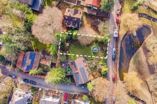 Luftaufnahme Grundstück und direkte Nachbarschaft, markiert - Rarität an der Würm 