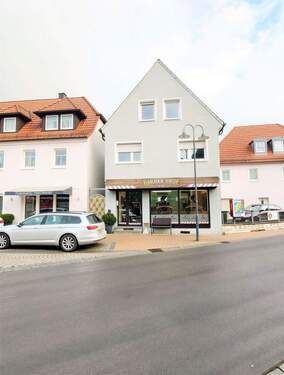 Hausansicht4 - (KI generiert) - Wohn- und Geschäftshaus im Zentrum von Adelsdorf