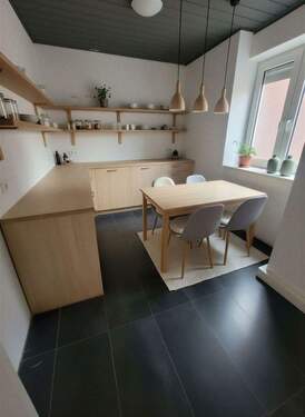 Küche - Einrichtungsbeispiel - 8 Zimmer Mehrfamilienhaus, Wohnhaus in Adelsdorf