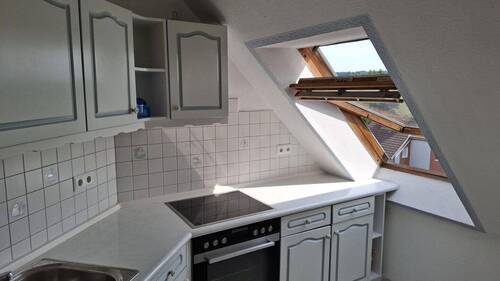 Einbauküche mit Dachfenster - 