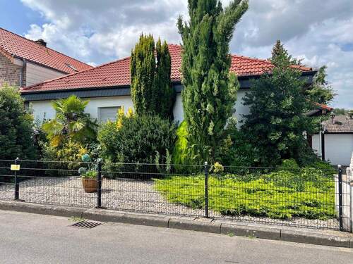 Hausansicht Vorderseite - 4 Zimmer Bungalow in Korschenbroich