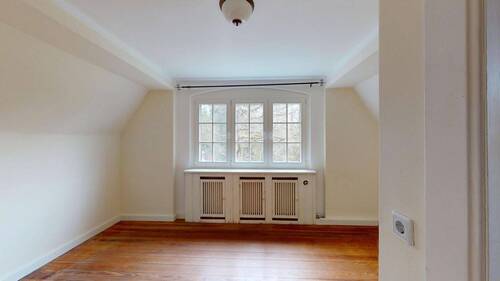 Zimmer im Dachgeschoss - 