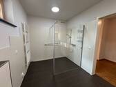 Badezimmer mit ebenerdiger Dusche - 