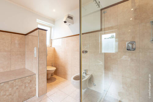 Mit begehbarber Dusche - 