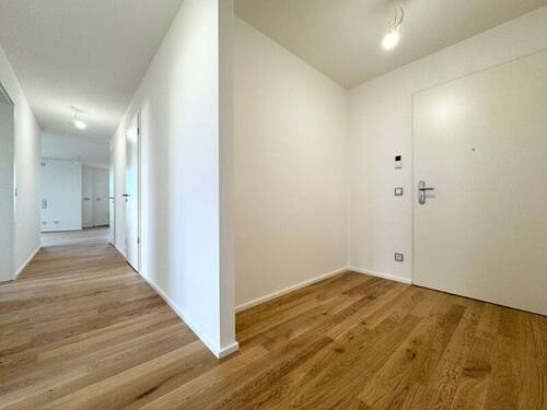 Eingangsbereich mit Platz für eine Garderobe - 