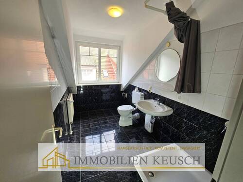 Duschbad mit Waschmaschinenanschluss - 