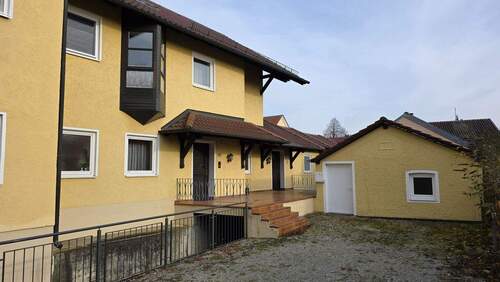 Eingangsbereich außen - 1 Zimmer Mehrfamilienhaus, Wohnhaus zum Kaufen in Tettenweis