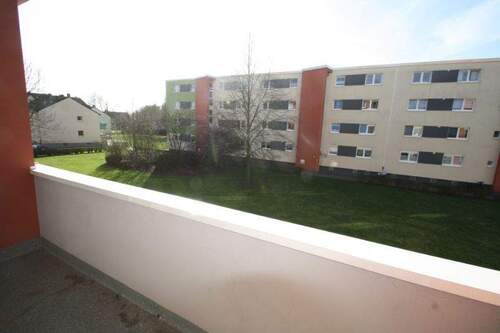 Aussicht vom Balkon - Etagenwohnung mit 70,00 m&sup2; in Gelsenkirchen zur Miete