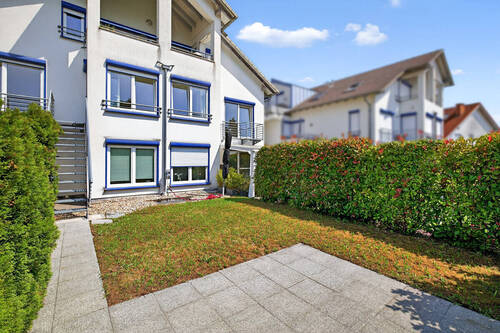 Rückansicht - Hier bleiben keine Wünsche offen! Helle 4,5- Zimmer-Wohnung in Berghausen