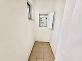Praktische Garderobe vor Renovierung - 