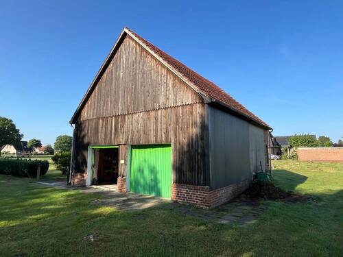 Scheune mit Garagen - 
