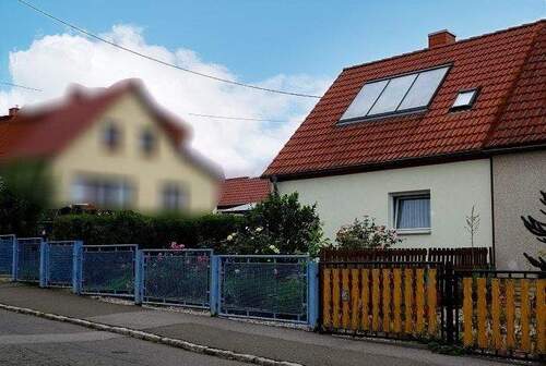 Straßenansicht - 3 Zimmer Doppelhaushälfte zum Kaufen in Zwickau