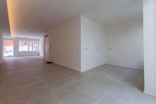 Wohnzimmer mit Küchennische - 3 Zimmer Etagenwohnung in Aachen