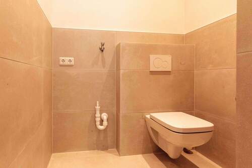 1. Bad mit Dusche und WC - 