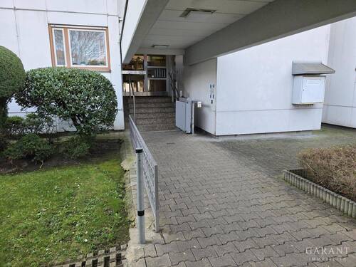 Treppenlift am Hauseingang - 