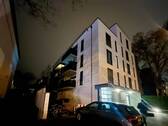 Hausfront / Abend - 