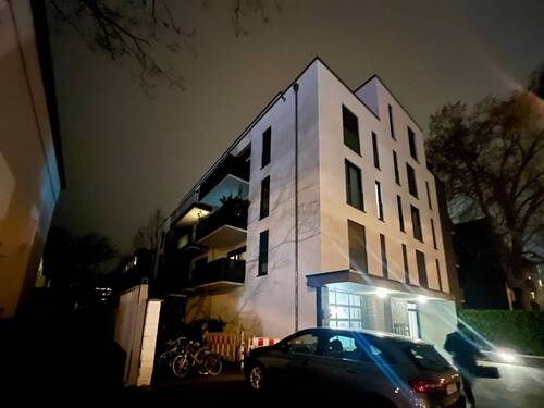Hausfront / Abend - 